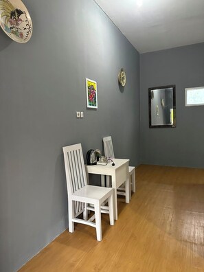 Kamar Double atau Twin Standar, pemandangan pantai | Tempat makan