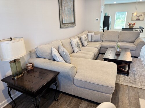 New Auburn/Opelika Stay | 8 Mi to AU | Workspace