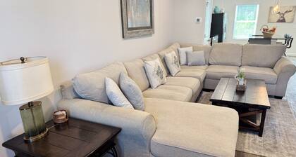 New Auburn/Opelika Stay | 8 Mi to AU | Workspace