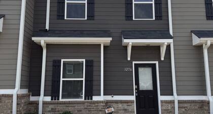 New Auburn/Opelika Stay | 8 Mi to AU | Workspace