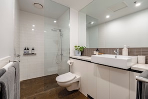Bathroom - Spacious Vibey Retreat with a Movie Projector, Electric Recliner and & Balcony (Melbourne)