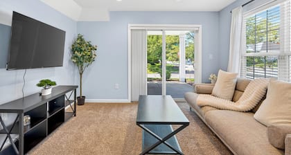 Roadmap Lodging: Central L, 2BR Downtown Apartment, Monthly