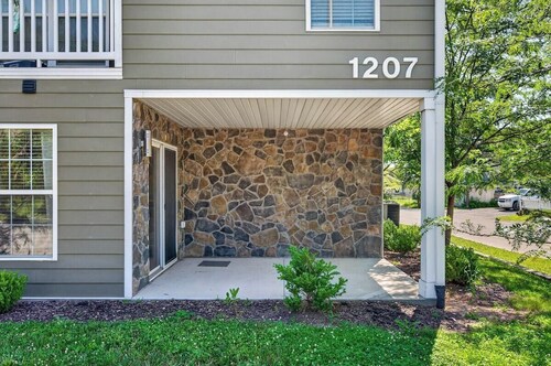 Roadmap Lodging: No-Stairs 2BR, Downtown Columbus