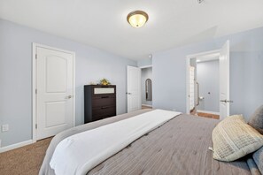 Room - Roadmap Lodging: Central L, Cummins & Downtown (Columbus)