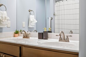 Bathroom - Roadmap Lodging: Central L, Cummins & Downtown (Columbus)