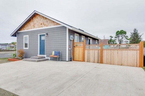 Exterior - Slow M'ocean Cottage - Luxury Home at the Beach (Long Beach)