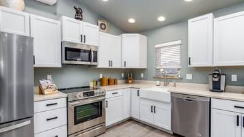 Coffee/tea maker, fridge, microwave, oven