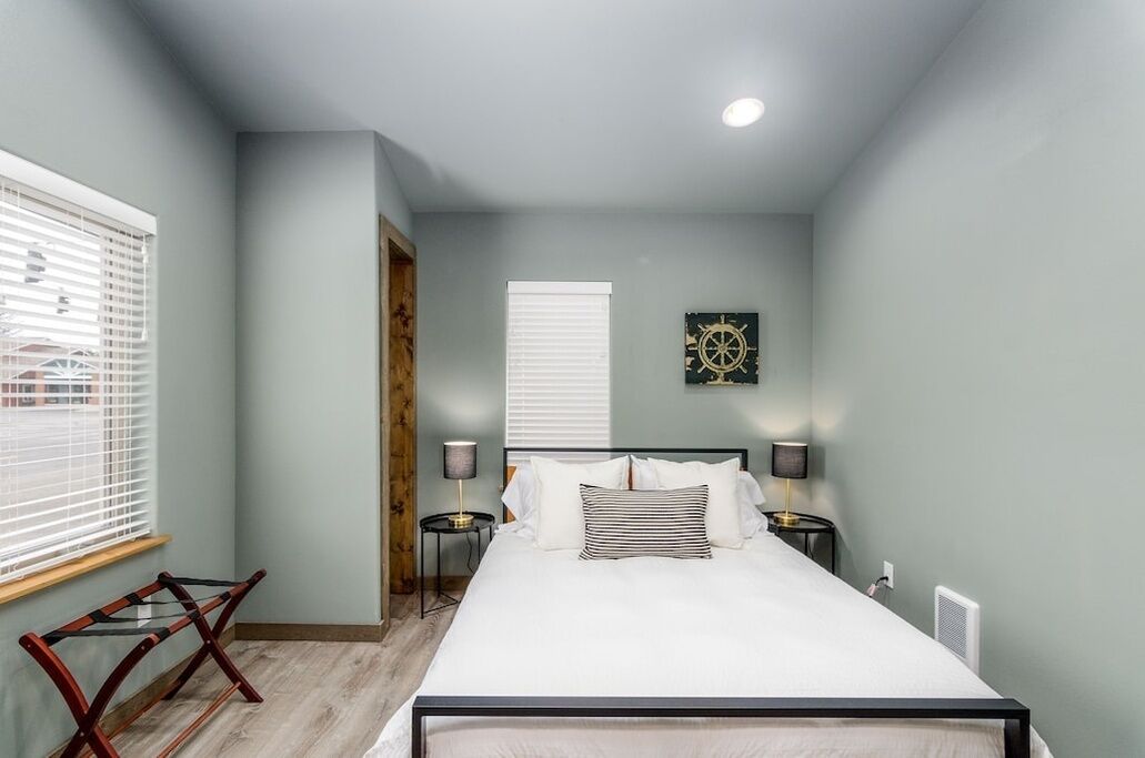2 bedrooms, iron/ironing board, WiFi (free), bed sheets