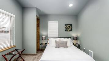 2 bedrooms, iron/ironing board, WiFi (free), bed sheets