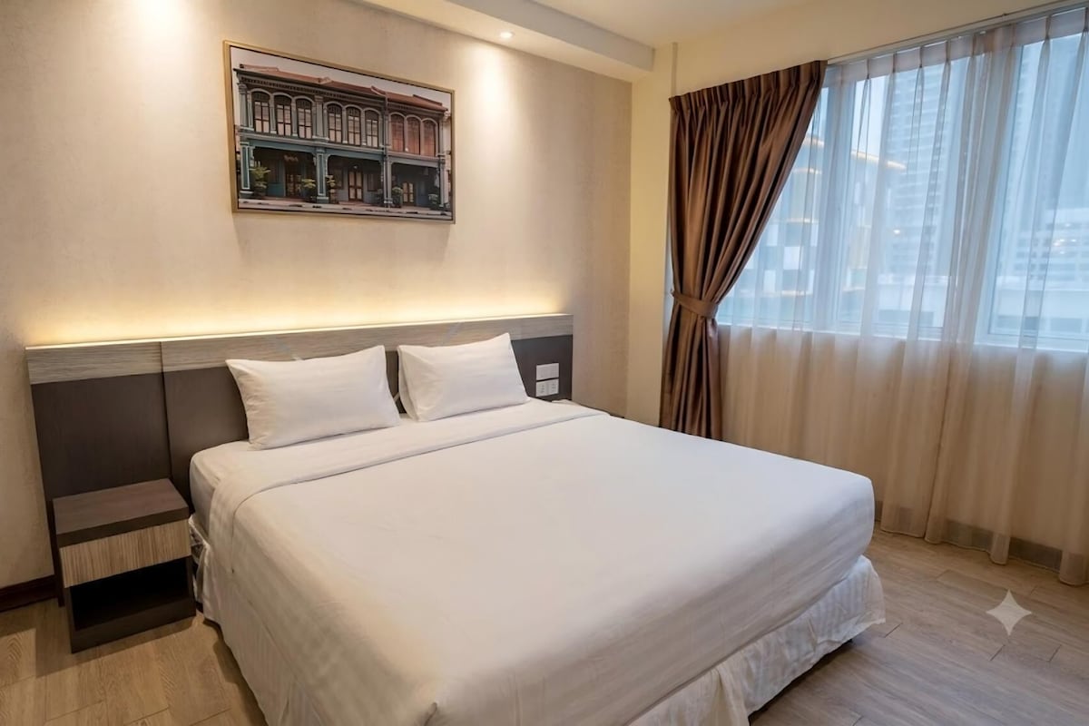Deluxe Room | Desk, WiFi (free), bed sheets