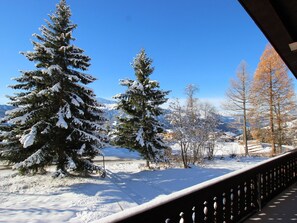 A snowy landscape with snow-covered trees and mountains in the background. - Möösli Appartement/Fewo, Dusche oder Bad, WC, 4 oder mehr Schlafräume by Interhome (Lenk)