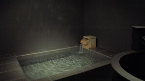 A modern bathroom with a rectangular bathtub and a separate circular jacuzzi. - Entire Building Rental in the Tsutenkaku/Shinsekai Area | "Recharge" in a Private Sauna & Cold Plunge Pool | Accommodates up to 12 People (大阪市)