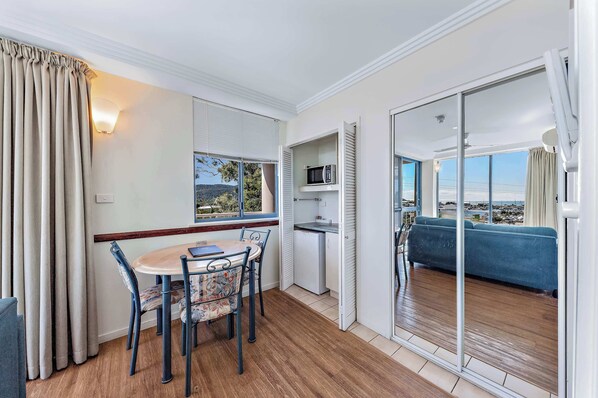 Interior - Marina Views at Airlie 10H (Airlie Beach)