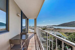 Outdoor dining - Marina Views at Airlie 10H (Airlie Beach)