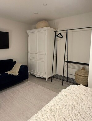 Room - Wonderful Private Studio, walk to the beach or enjoy your Private patio fire pit (Dana Point)