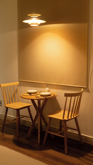 Dining - Studio Near Ben Thanh Market - D2 Apt by D Haus (Thành phố Hồ Chí Minh)