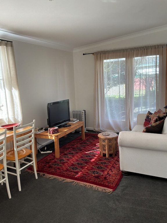 A Classic Orange Property. A Private Retreat Set Amongst A Beautiful Garden. - Orange