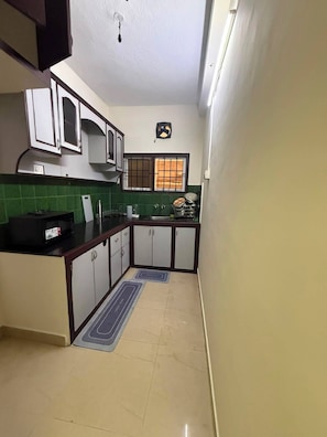 Unclassified image, 5 of 6, button - Fantastic 2-bedroom apartment with AC in vibrant Royapettah (Chennai)