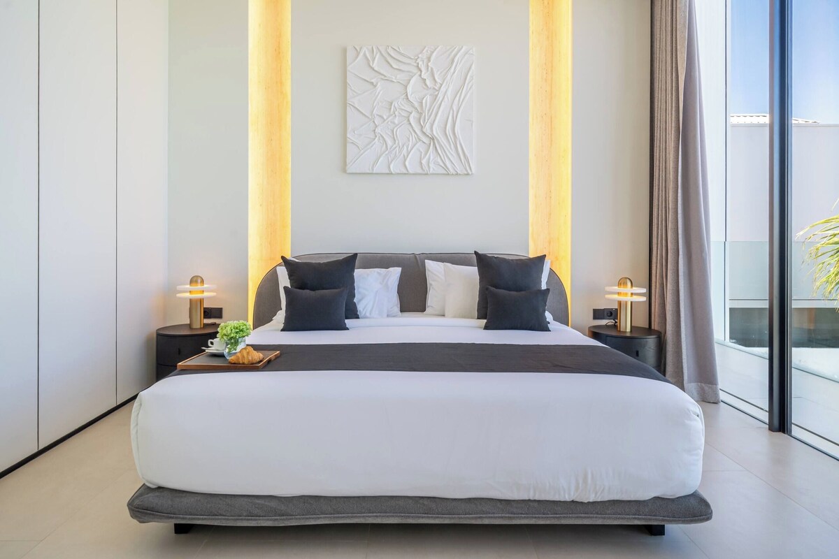 In-room safe, iron/ironing board, free WiFi, bed sheets