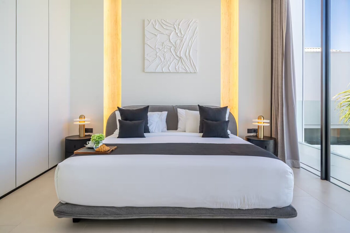 In-room safe, iron/ironing board, free WiFi, bed sheets