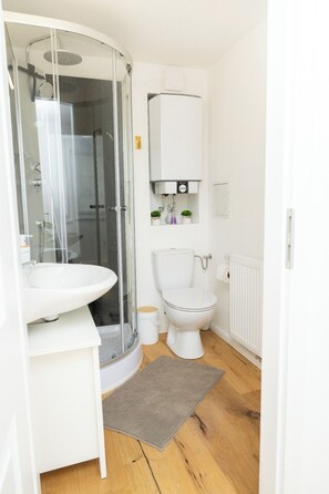 Bathroom - Vrbo Property (Hann. Münden)