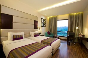 Deluxe Twin Room With Balcony - Golden Tulip Panchkula (Panchkula)