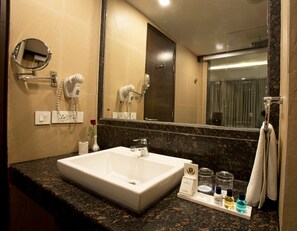 Club Room With Balcony -Valley View | Bathroom - Golden Tulip Panchkula (Panchkula)