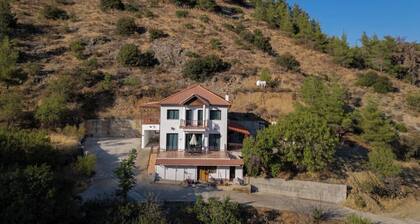Kartzin tis Madaris - Traditional Villa 1996
Villa in Saranti - mountain view