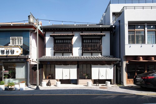 Beautiful 100 Years old Private Stay at Mokpo, Heuklingak
