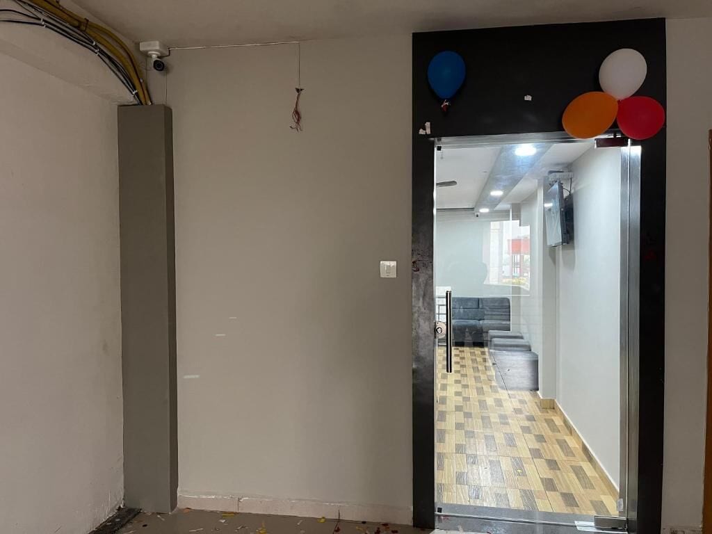 Deluxe Double Room, City View | Interior