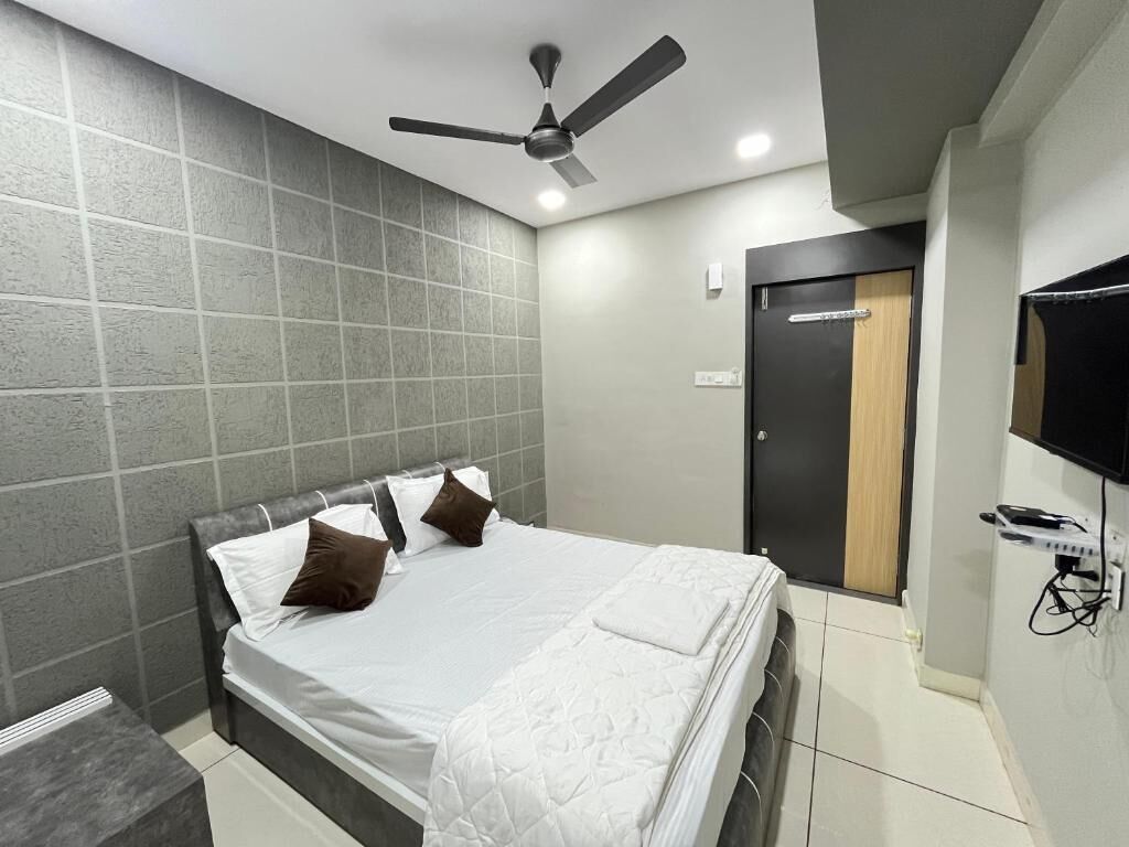 Habitación doble Deluxe, vista a la ciudad | Escritorio, espacio para trabajar con laptop y insonorización 