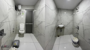 Deluxe Double Room, City View | Bathroom