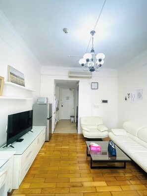 Living area - Soulmate Studio at The Manor 2 - Central location, free rooftop pool (Thành phố Hồ Chí Minh)