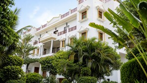 Unclassified image, 2 of 15, button - Smiriti Bhawan (Varanasi)