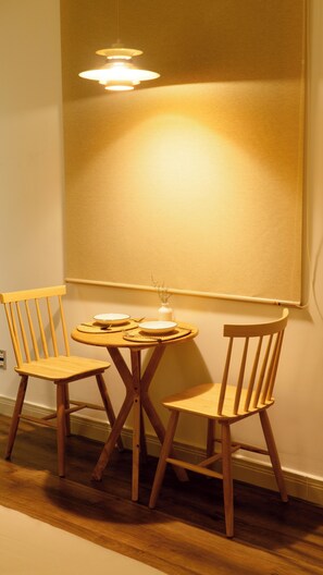 Dining - Cozy Studio in Saigon central: D4 Apt by D Haus (Thành phố Hồ Chí Minh)