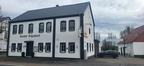 A two-story building with the name 'Gasthof Salgenbach' on the facade. - Steakhaus Galgenbach (Werne)