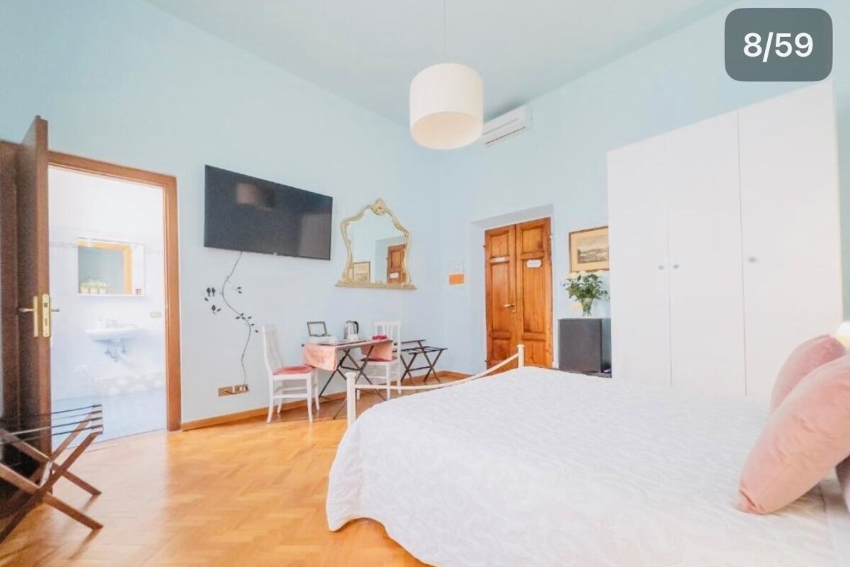 Chambre Triple Supérieure, vue cour intérieure