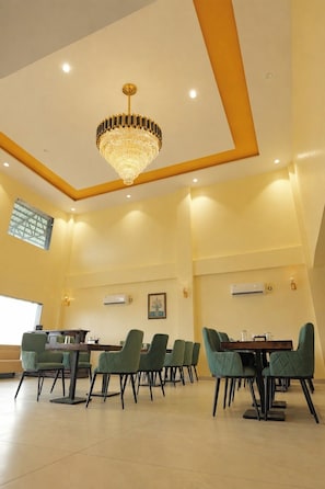 Dining - Tribhuavan Hotel & Restaurant (Chandukhedi)
