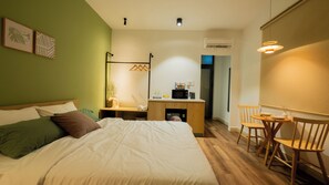 Room - Studio with working space: D6 Apt by D Haus (Thành phố Hồ Chí Minh)
