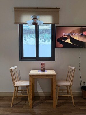Dining - Studio with working space: D6 Apt by D Haus (Thành phố Hồ Chí Minh)