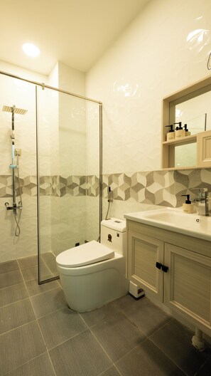Bathroom - Studio with working space: D6 Apt by D Haus (Thành phố Hồ Chí Minh)