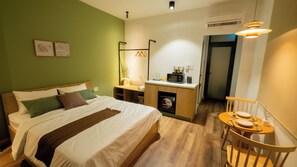 Room - Studio with working space: D6 Apt by D Haus (Thành phố Hồ Chí Minh)
