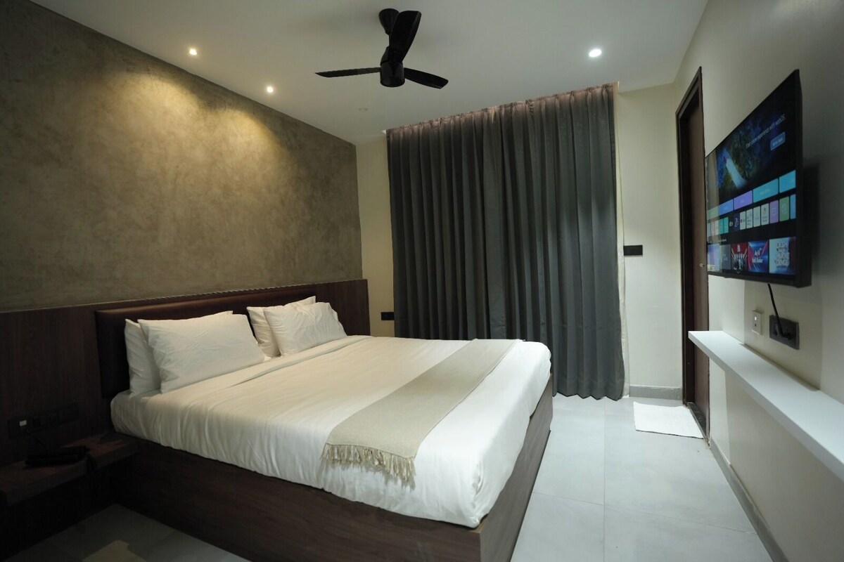 Quarto luxo | Ferros/tábuas de passar roupa, Wi-Fi de cortesia