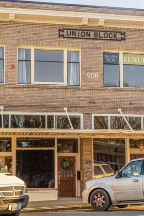 Exterior - Historic King Suite | Downtown Snohomish Views (Snohomish)
