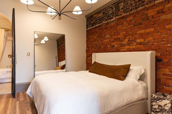 Room - Historic King Suite | Downtown Snohomish Views (Snohomish)