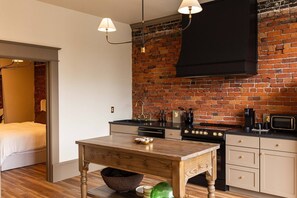 Private kitchen - Historic King Suite | Downtown Snohomish Views (Snohomish)