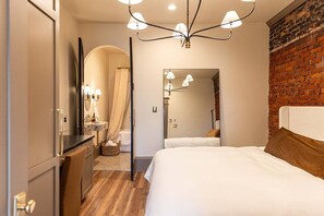 Room - Historic King Suite | Downtown Snohomish Views (Snohomish)