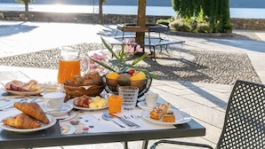 Outdoor dining - Hotel Il Portico (Cannobio)