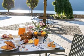 Outdoor dining - Hotel Il Portico (Cannobio)