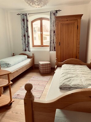 Unclassified image, 3 of 15, button - Farmhouse 'Niederbleick' with Mountain View, Shared Garden and Wi-Fi (Wildsteig)